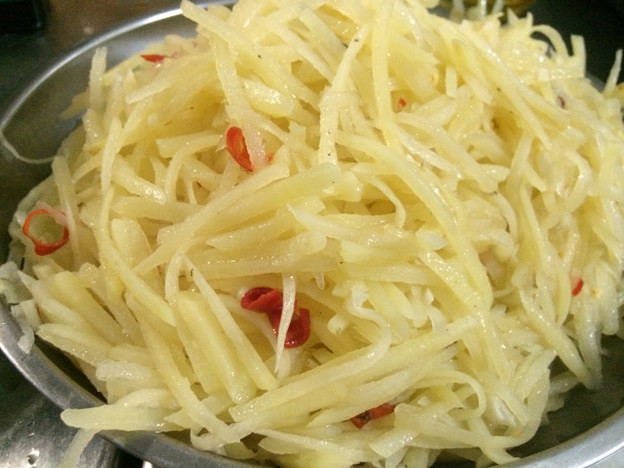 醋溜土豆丝---夏季做的开胃菜，养生菜的做法
