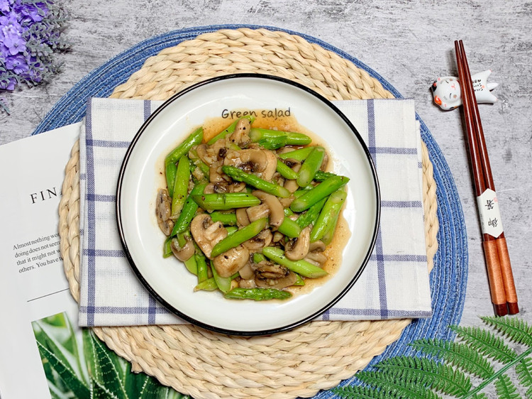芦笋炒口菇，美味又健康的做法