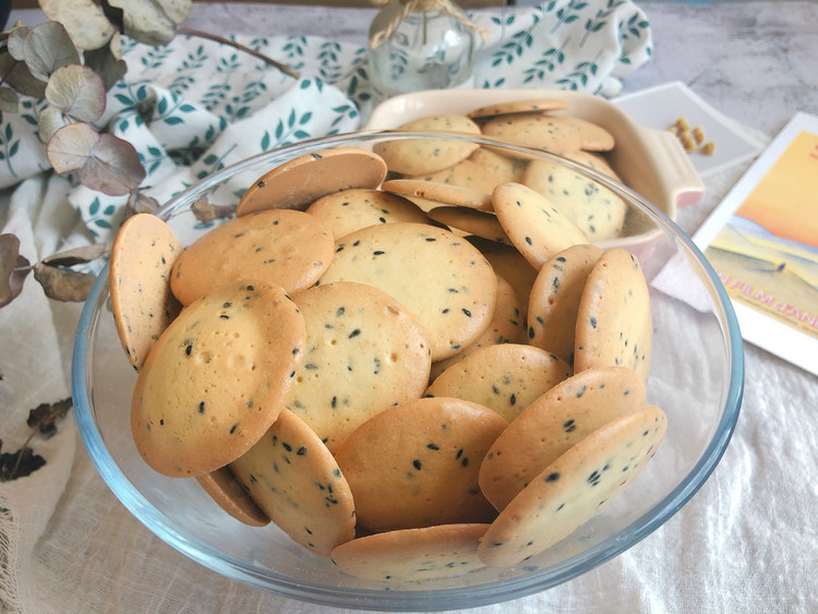 黑芝麻鸡蛋脆饼的做法
