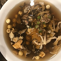 银耳淮山舞菇排骨汤的做法图解2