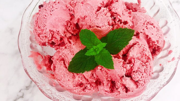 好吃零负担的树莓冰激凌