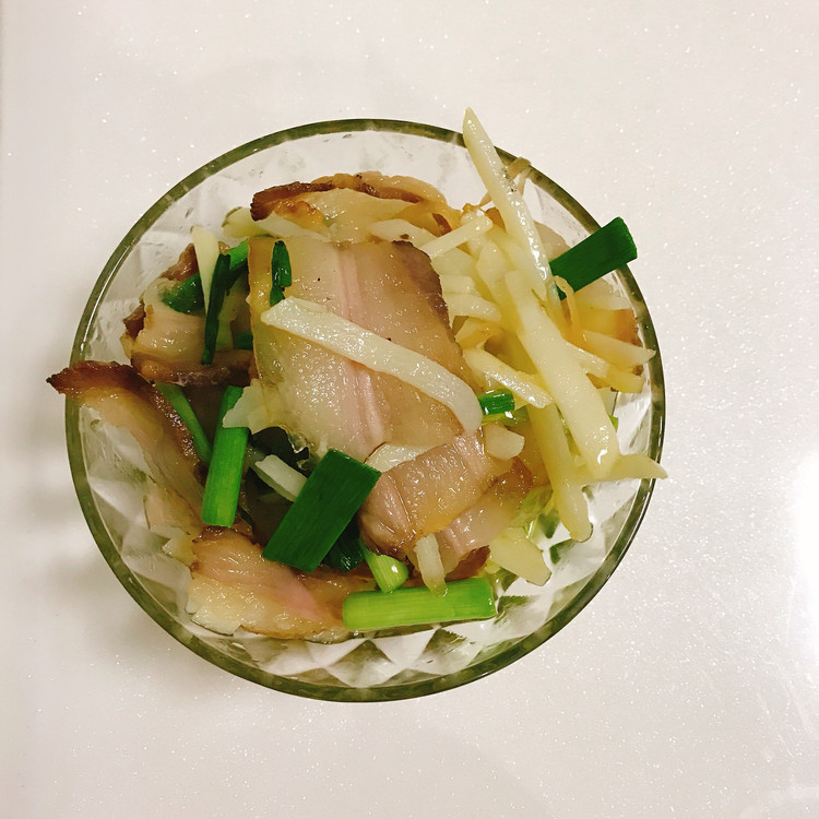 蒜苗腊肉炒土豆丝的做法