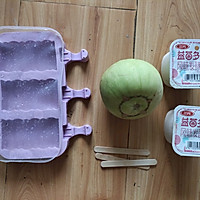 #玩心出道丨夏日DIY玩心潮饮挑战赛#属于夏日的香瓜莓果雪糕的做法图解1