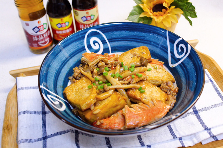 蟹味菇煲豆腐的做法