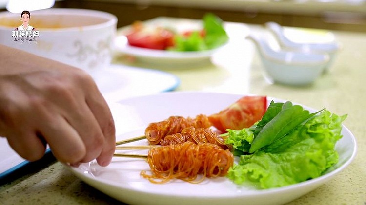 火鸡粉丝香肠串的做法