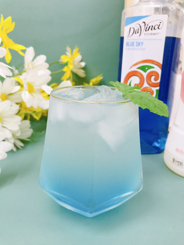 蓝精灵—特调鸡尾酒的做法