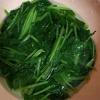 健康营养《五彩菠菜》的做法图解1