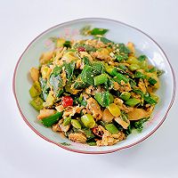 蚬子肉鸡蛋炒蒜苗，好吃的不得了的做法图解5