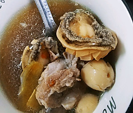 鲍鱼排骨莲子汤的做法