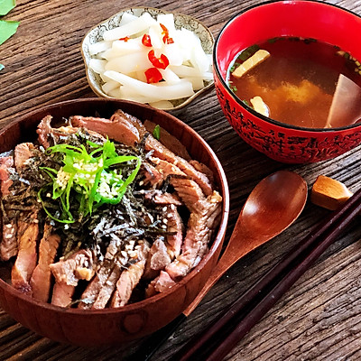 简单快速的日式牛排丼（盖饭）