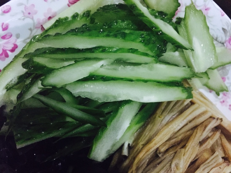 凉拌黄花菜的做法图解3