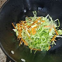 快手早餐之包菜炒蛋的做法图解4