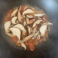 生酮美味椰子油番茄菌菇汤的做法图解5