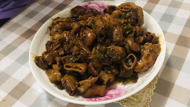 肥肠和鸡的做法