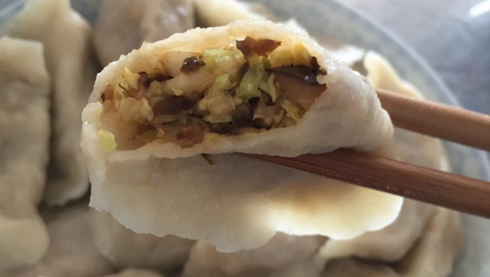 三步搞定白菜香菇饺
