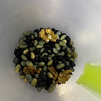 核桃仁豆浆的做法图解1