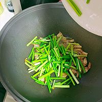 蒜苗炒咸肉的做法图解3