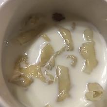 牛奶炖花胶