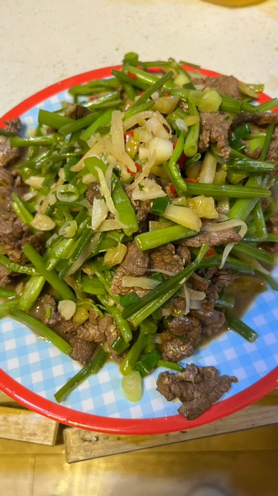 湘菜最爱小炒黄牛肉芹菜的做法