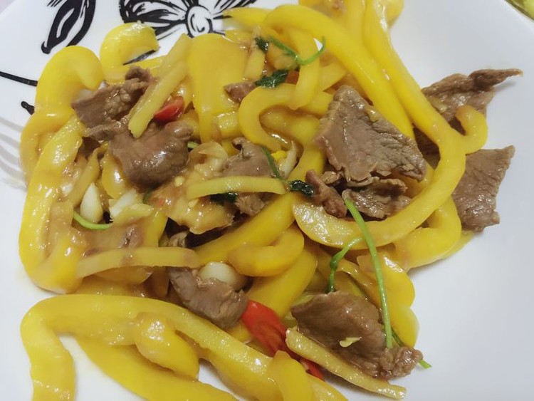 黄椒炒牛肉的做法