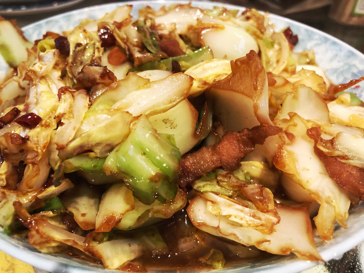 不输外面味道的干锅手撕包菜的做法
