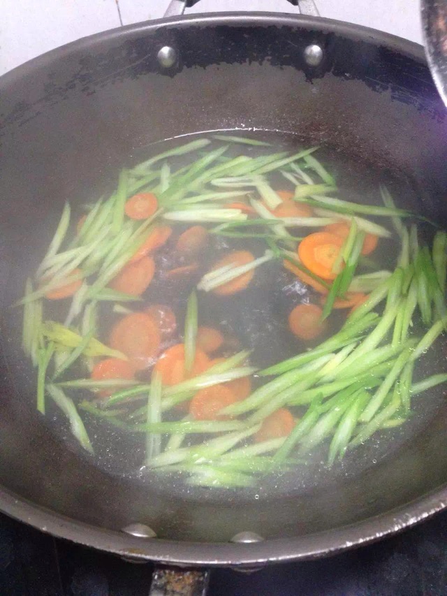 腐竹芹菜豆豆的做法图解3
