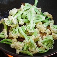 #金龙鱼营养强化维生素A纯香 新派菜籽油#干锅有机菜花的做法图解9