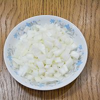 #流感季饮食攻略# 洋葱炒百合的做法图解2