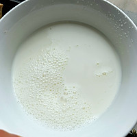 红楼梦中的美食：糖蒸酥酪（酒酿牛奶）的做法图解2