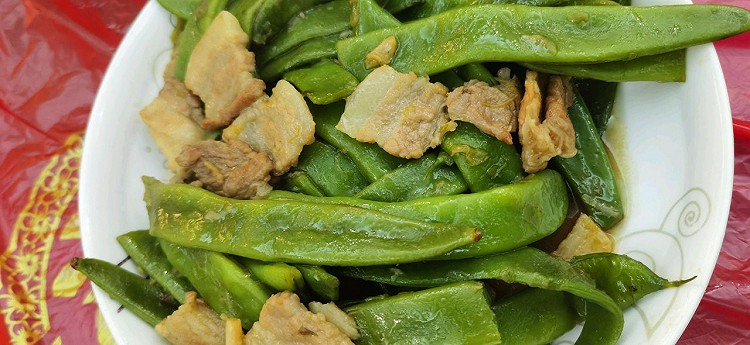 五花肉炖豆角的做法