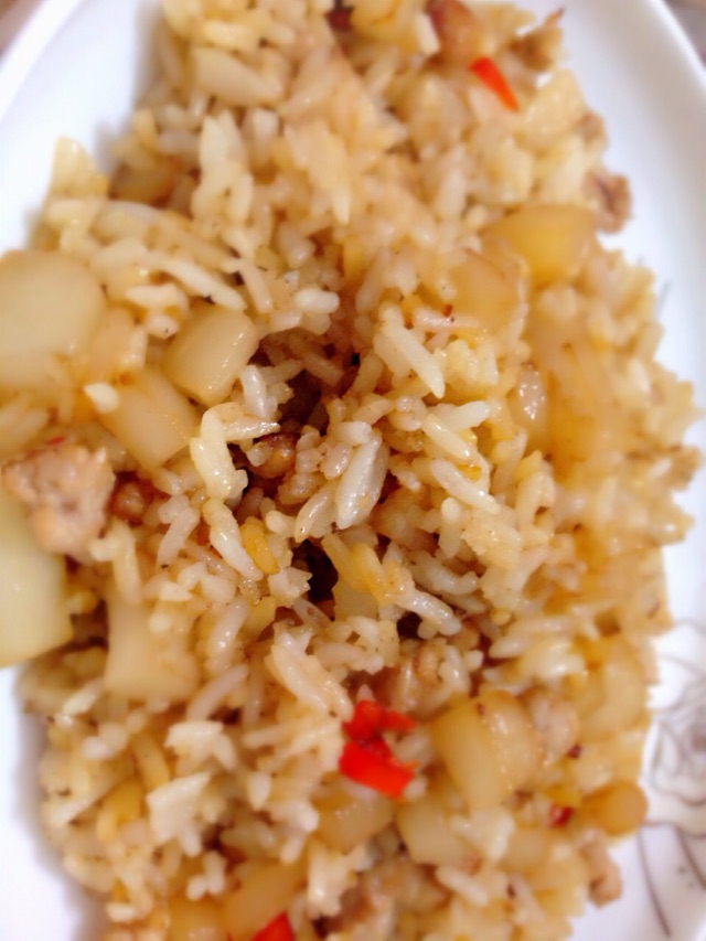 萝卜丁炒饭