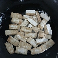 丝瓜焖豆腐的做法图解1