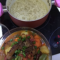 番茄土豆牛腩面条汤的做法图解2