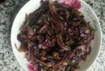 洋葱肉炒紫甘蓝的做法
