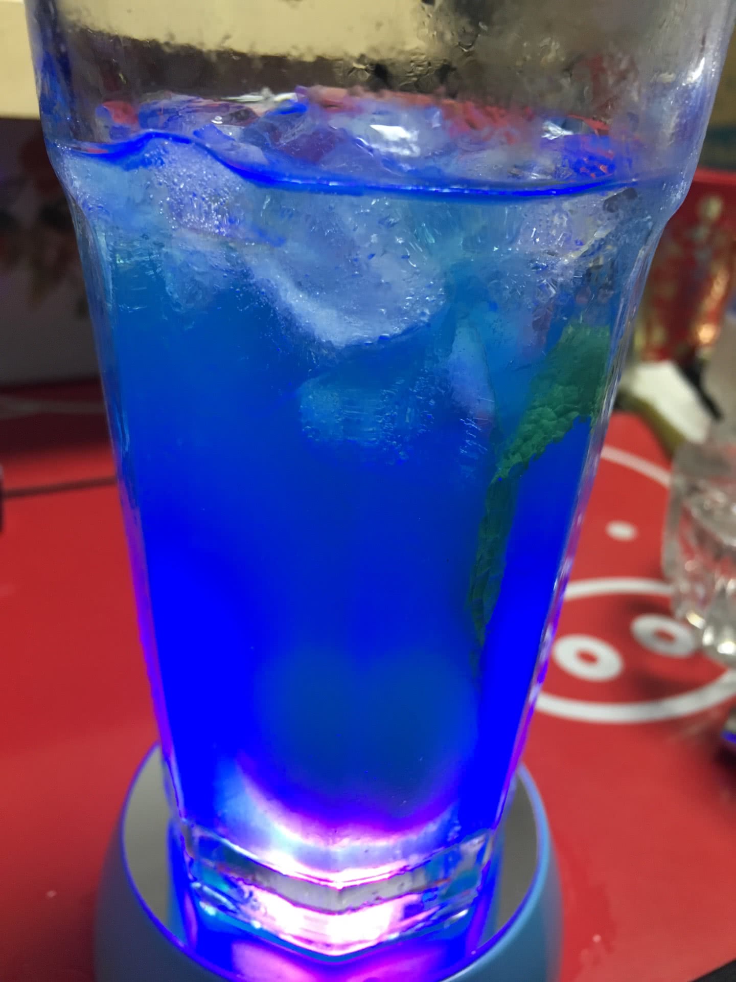 蓝色夏威夷（鸡尾酒）的做法_菜谱_豆果美食