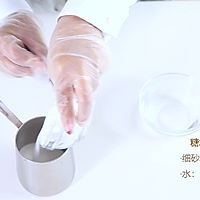 一碰就酥到掉渣的暗黑系竹炭马卡龙的做法图解5