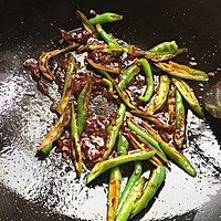 鸡蛋干炒线椒的做法图解4