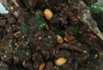 血鸭花生的做法