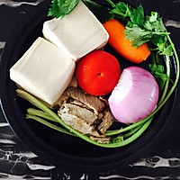 茄汁牛肉泡菜豆腐锅的做法图解1