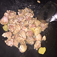 香菇焖鸡腿的做法图解1