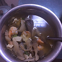 蘑菇豆腐鲜虾汤的做法图解1