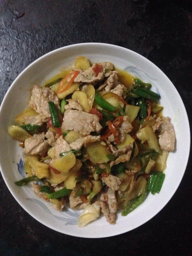 姜片炒肉的做法图解5