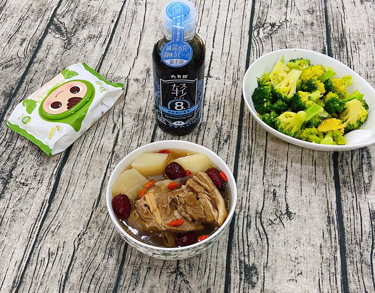 【孕妇食谱】白萝卜清炖羊蝎子，清淡美味的做法