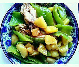 土豆青椒焖鸡翅的做法