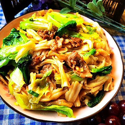 生菜瘦肉炒河粉。
