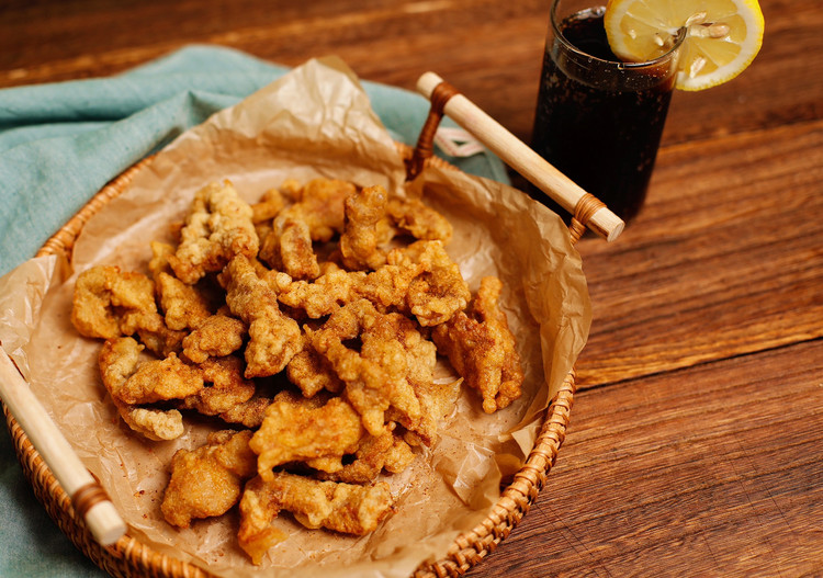 在家自制酥脆小酥肉-凯度珐琅锅的做法