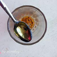 monkey特调百香果蜂蜜饮的做法图解5