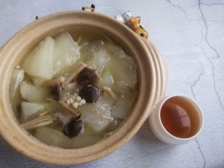 冬瓜薏米茶树菇汤的做法