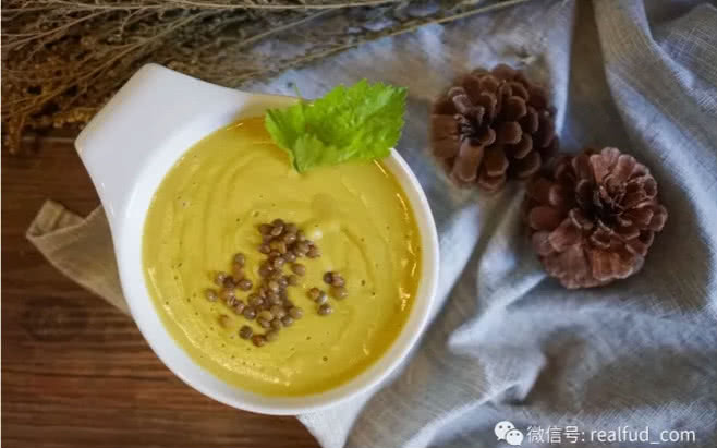 Pumpkin soup with lentils