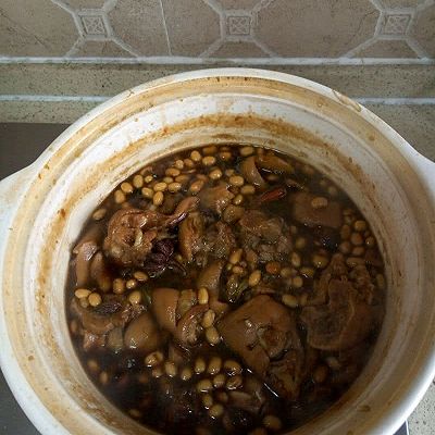 电饭煲猪蹄炖黄豆